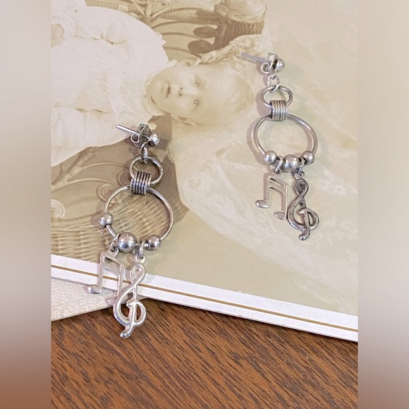 Vintage Silver Tone Musical Symbol Dangle Earrings - Picture 2 of 5
